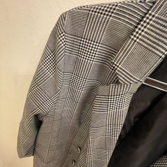 Women’s Stripe Checkered Blazer- Black & White, Size: Medium 🖤🤍 - Picture 4 of 4
